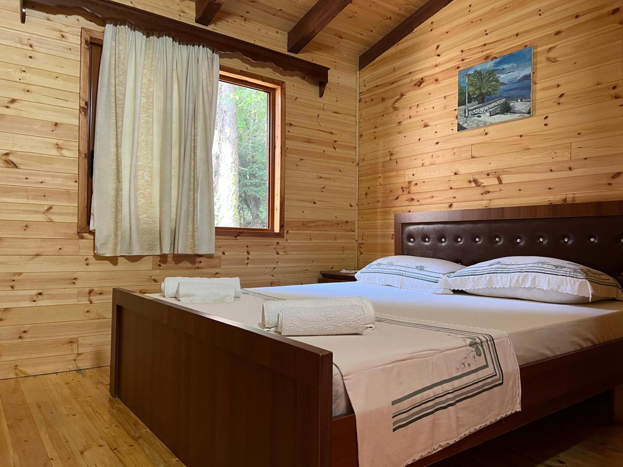 Bujtina Uji I Panjes, Log Cabins Dukat Exterior photo